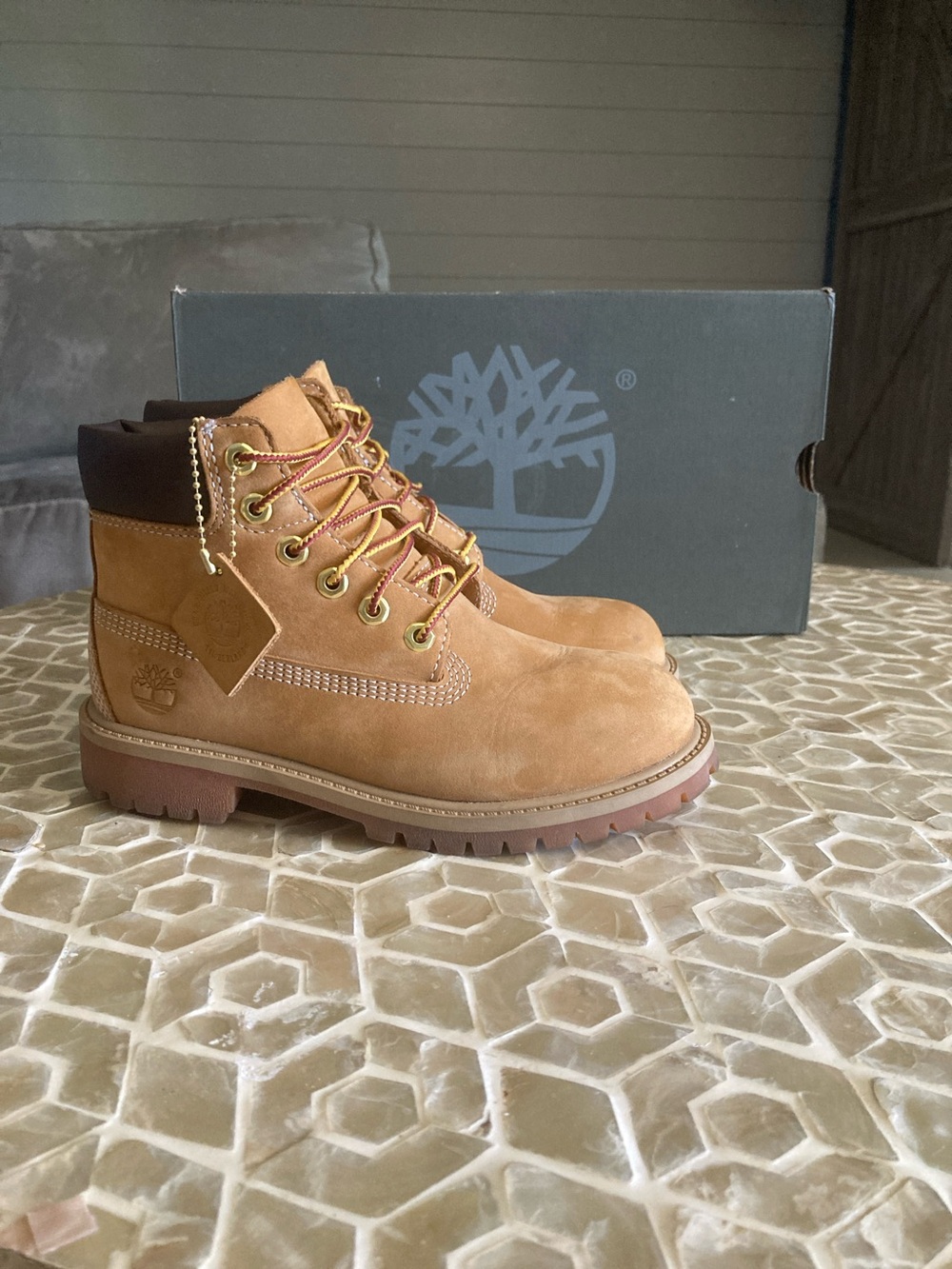 Timberland Youth Premium Unisex 6-Inch Waterproof Boot in ‘Wheat Nubuck’ - Picture 2 of 11